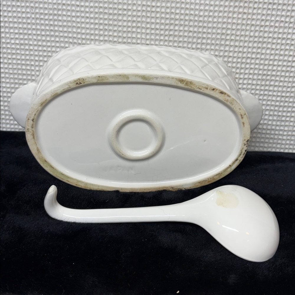 Porcelain soup tureen with ladle - Picture 9 of 12